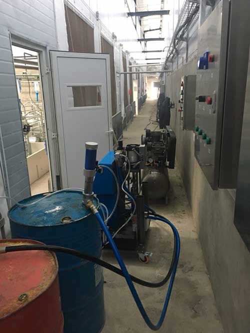 聚氨酯業(yè)勁吹漲價之風(fēng)(圖1) 聚氨酯保溫施工案例