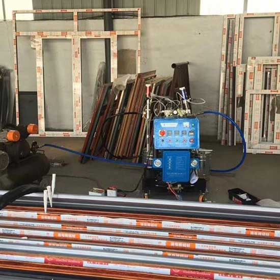 Q2600D斷橋鋁填充發(fā)泡機